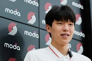 小杨让开拓者多卖5亿？打上球再吹？苏群：经济话题 不是球员水平