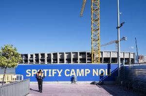 西媒：诺坎普球场在上周日违规施工，被警方叫停并罚款300欧元