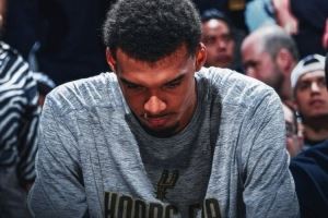  左小腿拉伤缺席数周！文班亚马拿下MVP概率从29%暴降至5%