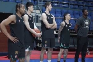  久违了！全员集结 福建男篮在主场球馆进行训练！