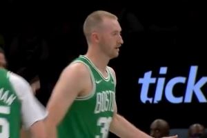  手不软！豪泽反击晃开防守人三分一箭穿心！绿军8-0强势回应